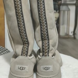 Size 8 ultra tall vintage UGGS